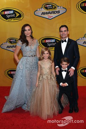 Jeff Gordon, Hendrick Motorsports Chevrolet with wife Ingrid, daughter Ella and son Leo