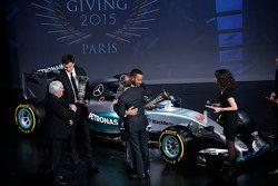 Lewis Hamilton, Mercedes AMG F1, Bernie Ecclestone, Toto Wolff und FIA-Präsident Jean Todt