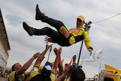 Felipe Giaffone comemora pole em Londrina
