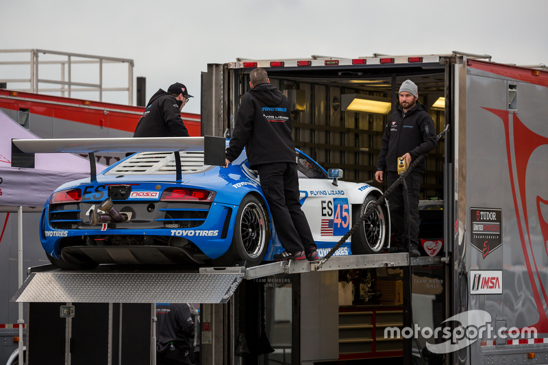 #45 Flying Lizard Motorsports, Audi R8 LMS: Darren Law, Tomonobu Fujii, Johannes van Overbeek, Guy Cosmo