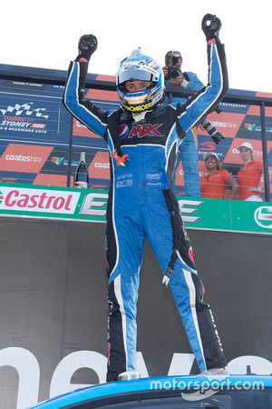 2015 V8 Supercars kampioen Mark Winterbottom, Prodrive Racing Australia Ford viert in parc fermé