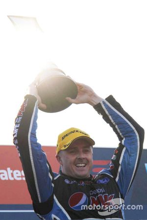 Podium: 2015 V8 Supercars kampioen Mark Winterbottom, Prodrive Racing Australia Ford