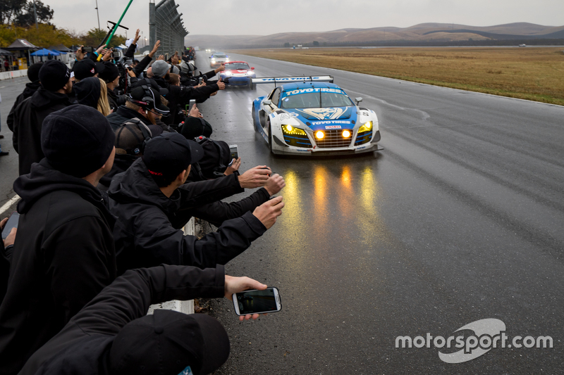 7. #45 Flying Lizard Motorsports Audi R8 LMS: Darren Law, Tomonobu Fujii, Johannes van Overbeek, Guy Cosmo se llevan la victoria