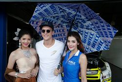 Hugo Valente, Campos Racing con chicas de la parrilla