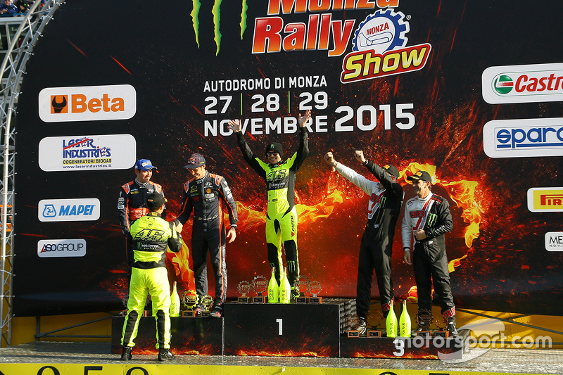 Podio: Ganador Valentino Rossi y Carlo Cassina, Ford Fiesta, segundo lugar Thierry Neuville y Julien Vial, Hyundai i20, tercer lugar Roberto Brivio y Davide Brivio, Ford Fiesta
