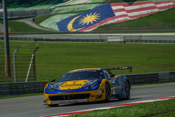 Singha车队11号法拉利458 GT3:Piti Bhirom-Bhakdi、卡罗·范达姆、亚历山德罗·皮尔圭迪、达维德·里佐