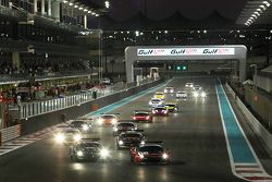 Start: #11 Kessel Racing Ferrari 458 Italia: Davide Rigon, Andrea Piccini, Michael Broniszewski leads