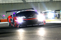 Ferrari 458 Italia команды Kessel Racing: Давиде Ригон, Андреа Пиччини, Михал Бронишевски