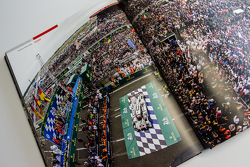 Libro Porsche Victory 2015 de René de Boer y Tim Upietz