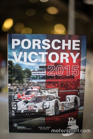 Libro Porsche Victory 2015 de René de Boer y Tim Upietz