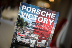 Libro Porsche Victory 2015 de René de Boer y Tim Upietz
