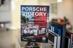 Libro Porsche Victory 2015 de René de Boer y Tim Upietz