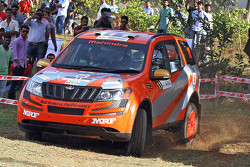 Gaurav Gill and Musa Sherif, XUV 500, Team Mahindra Adventure
