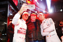 Niki Lauda with 2015 F1 champion Lewis Hamilton and Nico Rosberg