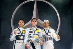 Ganador, Daniel Juncadella, segundo lugar, Pascal Wehrlein, tercer lugar, Lewis Hamilton, Mercedes AMG F1