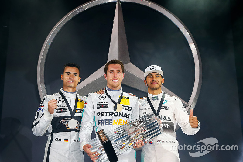 Ganador, Daniel Juncadella, segundo lugar, Pascal Wehrlein, tercer lugar, Lewis Hamilton, Mercedes AMG F1