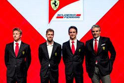 Da sinistra a destra: Kimi Raikkonen, Sebastian Vettel, Esteban Gutierrez e Maurizio Arrivabene, Team Principal Scuderia Ferrari