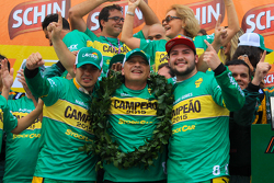 Marcos Gomes, William Lube e Felipe Fraga comemoram