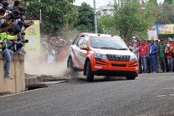 Gaurav Gill and Musa Sherif, XUV 500, Team Mahindra Adventure