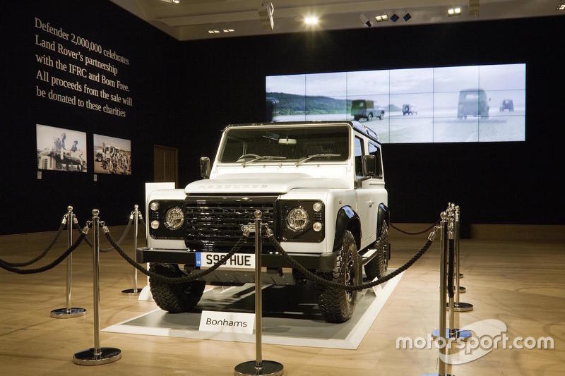 Двохмільйонний Land Rover Defender