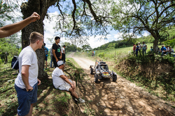 Tom Coronel in de Maxxis buggy