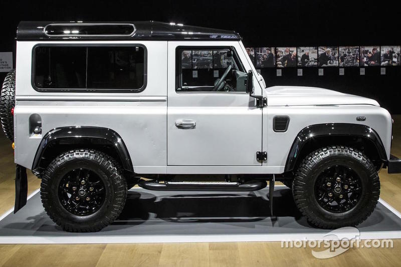 Двохмільйонний Land Rover Defender