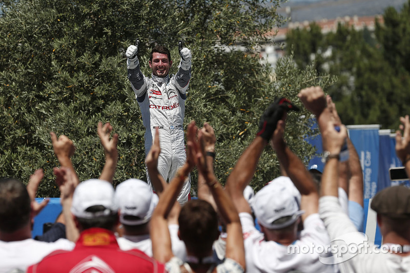 Race winner Jose Maria Lopez, Citroën World Touring Car team