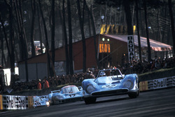 Equipe Matra-Simca车队32号Matra-Simca MS660:克里斯·阿芒、让-皮埃尔·贝尔图斯