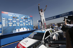 Race winner Jose Maria Lopez, Citroën C-Elysee WTCC, Citroën World Touring Car team