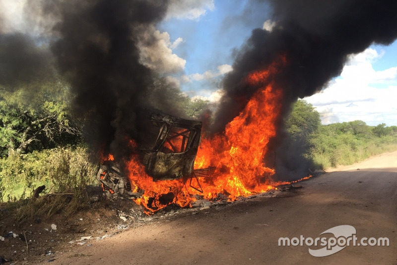 # 509 Renault: Martin van den Brink, Peter Willemsen, Richard Mouw burning Truck