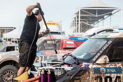 X-Raid Team mechanics wash off the Mini bodywork