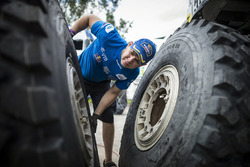 Айрат Мардеев, KAMAZ Master работает во время дня отдыха