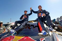 1. in der Auto Kategorie, #302 Peugeot: Stéphane Peterhansel, Jean-Paul Cottret