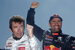 Le vainqueur chez les autos Stéphane Peterhansel, Peugeot Sport avec Bruno Famin
