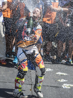 Le vainqueur chez les motos Toby Price, KTM