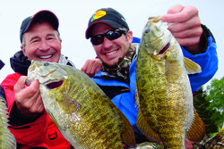 Martin Truex Jr. mit Bass Pro Shops-Gründer Johnny Morris