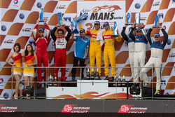 Podio LMP2: winners Sean Gelael, Antonio Giovinazzi, Jagonya Ayam with Eurasia, second place Nicolas Leutwiler, Oliver Webb, Race Performance, third place Michael Munemann, Dean Koutsoumidis, Jamie Winslow, Algarve Pro Racing
