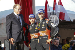 Podio: terzi Thierry Neuville, Nicolas Gilsoul, Hyundai Motorsport con il Prinicipe Alberto II