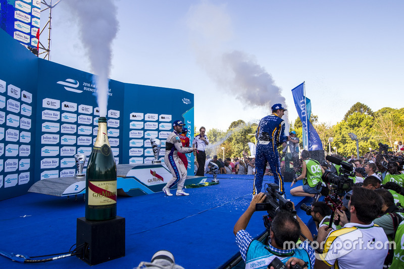 Podium: ganador, Sam Bird, DS Virgin Racing Formula E Team; segundo, Sébastien Buemi, Renault e.Dams; tercero, Lucas di Grassi, ABT Schaeffler Audi Sport
