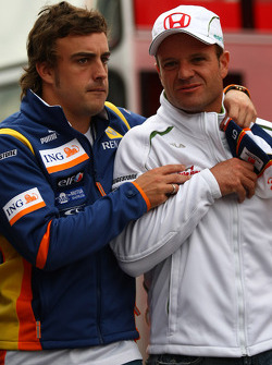 Fernando Alonso, Renault F1 Team and Rubens Barrichello, Honda Racing F1 Team