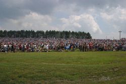 Large crowds line the hills for the Honda Indy 200