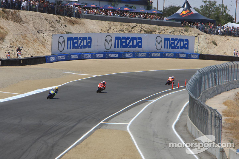Valentino Rossi voor Casey Stoner