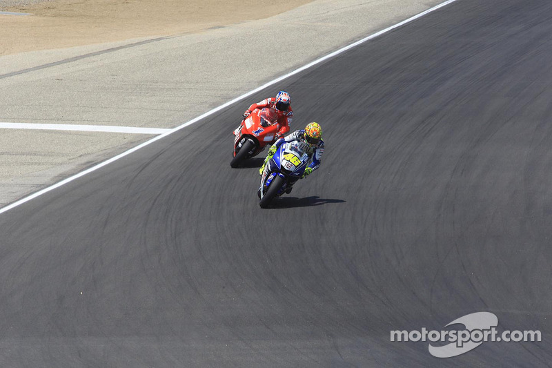 Valentino Rossi voor Casey Stoner