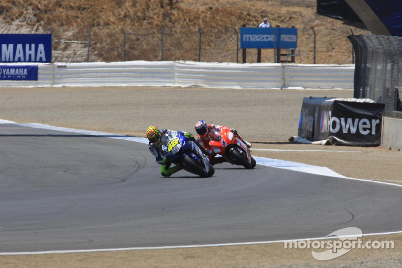 Valentino Rossi voor Casey Stoner
