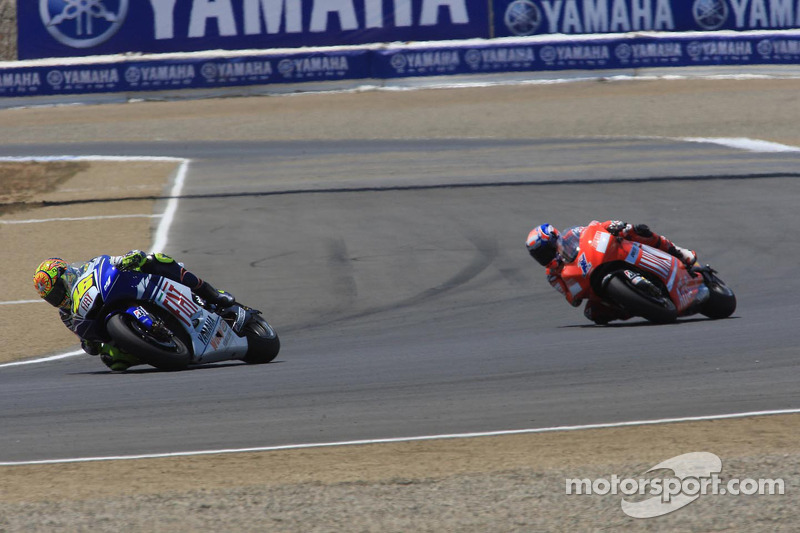 Valentino Rossi voor Casey Stoner