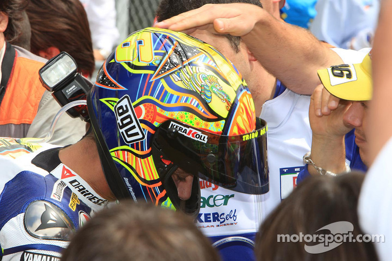 Ganador de la carrera Valentino Rossi celebra