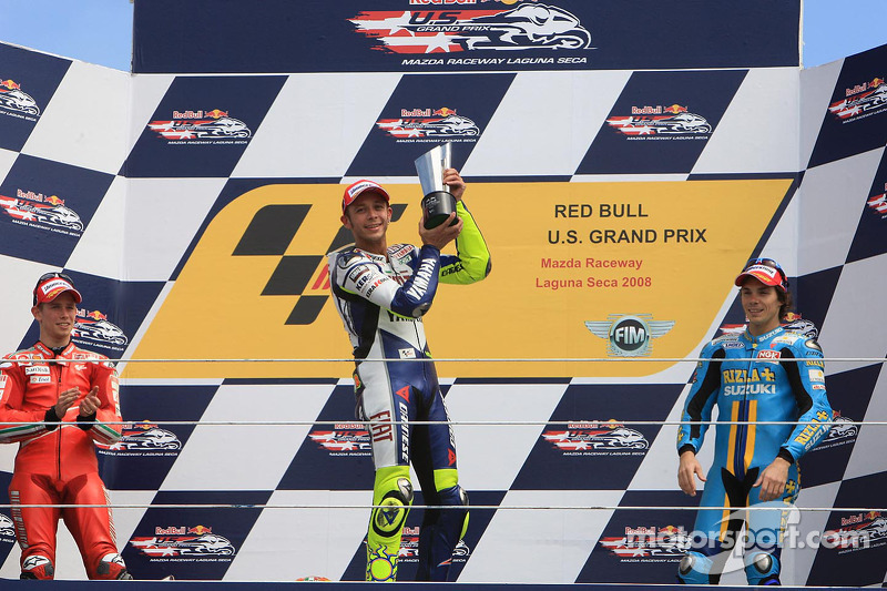 Podio: ganador de la carrera Valentino Rossi, segundo lugar Casey Stoner, tercer lugar Chris Vermeul