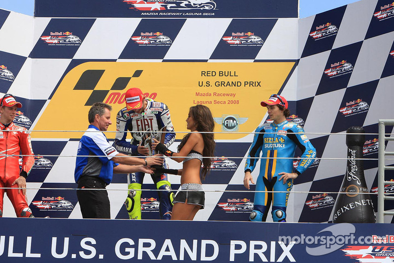 Podio: ganador de la carrera Valentino Rossi, segundo lugar Casey Stoner, tercer lugar Chris Vermeul