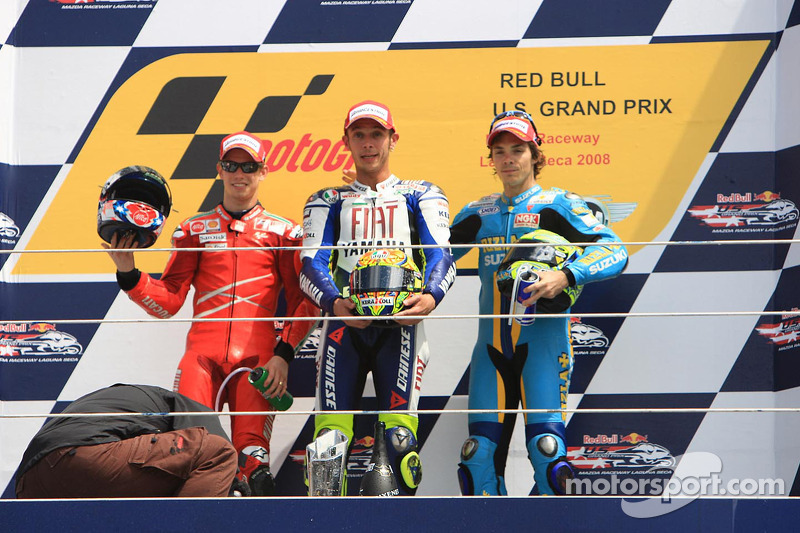 Podio: ganador de la carrera Valentino Rossi, segundo lugar Casey Stoner, tercer lugar Chris Vermeul