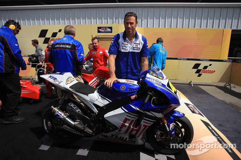 La ganadora moto de Valentino Rossi en parc ferme